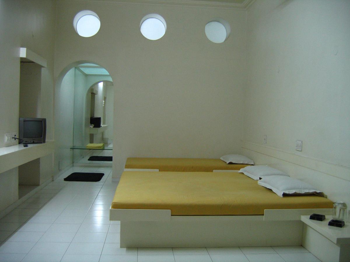 Hotel Plaza -Booking For Foreign Tourist- Jalgaon Exteriör bild